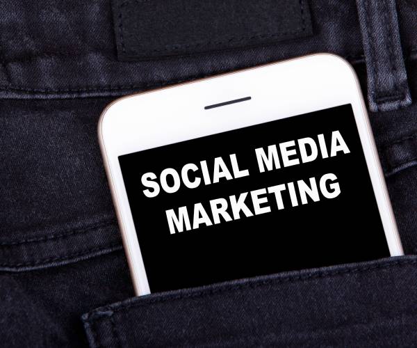 Senators Press FDA to Act on Social Media Drugs Ads