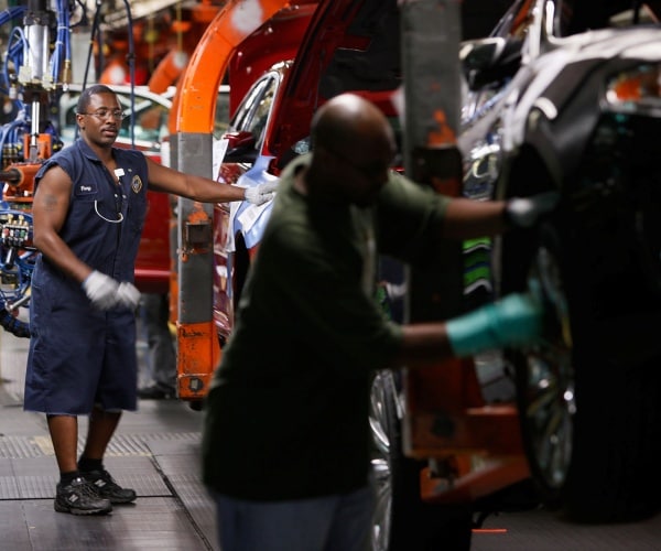 Iran War Drives $5 Billion Commodity Squeeze on US Carmakers