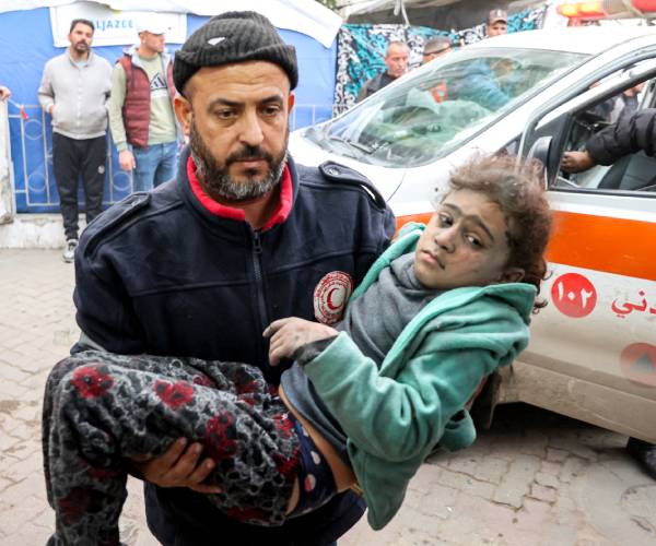 Israeli Airstrikes in Gaza Kill at Least 21 as Talks Underway