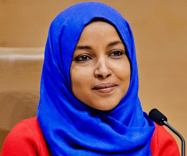 Fmr DOJ Attorney Le to Challenge Rep. Omar in Dem Primary