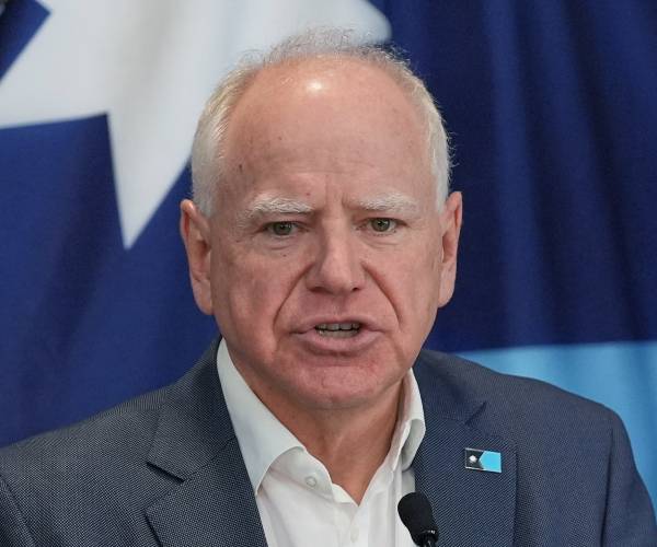 Gov. Walz Rips Trump WH Inquiry Into Pretti Shooting