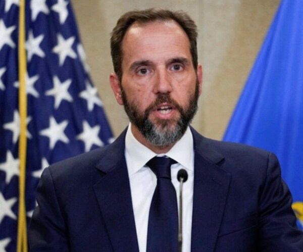 Judge Temporarily Blocks Special Counsel From Releasing Report