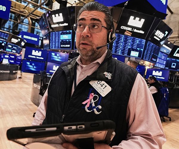 Dow Closes Higher on First Day of 2026
