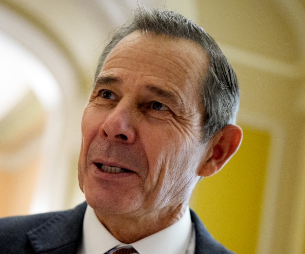 GOP Sen. Curtis: Noem's Take on Pretti Shooting 'Premature'