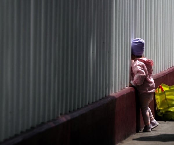 New ICE Call Center to Track Unaccompanied Migrant Children