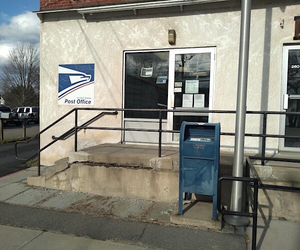 Trump Considers Privatizing U.S. Postal Service, Washington Post Reports