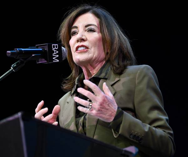 N.Y. Gov. Hochul Moves to Block Police From Aiding ICE