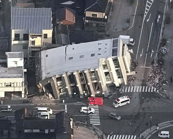 Japan in 'Battle Against Time' to Rescue New Year's Day Quake Survivors