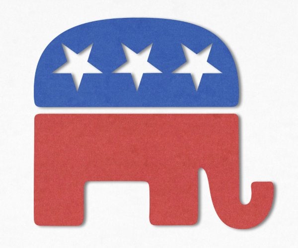 Trump Blasts GOP Senators Over War Powers Vote