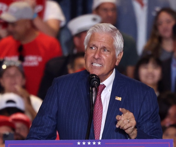 N.Y. GOP Candidate Blakeman Slams Hochul Over Trucking Licenses for Migrants