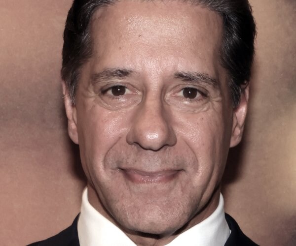 FBI Raids LA School District Offices, Home of Chief