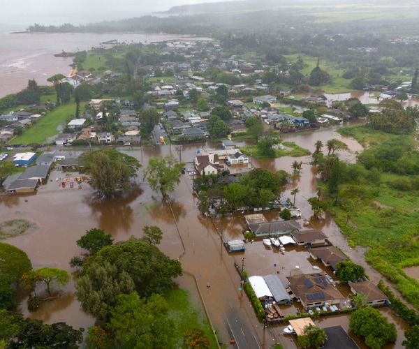 5,500 Evacuate in Hawaii as 120-Year-Old Dam Nears Failure