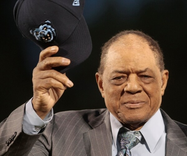 Birmingham Game Turns Into Tribute to Willie Mays