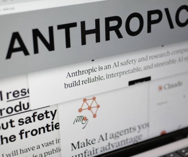 White House, Anthropic Discuss Risks of AI