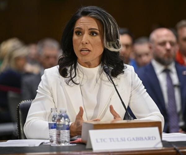 Tulsi Gabbard, Trump's Pick to Oversee US Spy Agencies, Clears Senate Committee