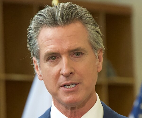 Gov. Newsom to Meet Trump 'on the Tarmac'