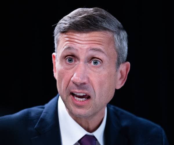 DNC Starts 7-Figure Voter Registration Drive Before Midterms