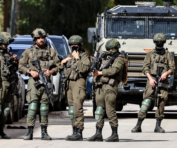 IDF Arrests 14 Terror Suspects, Seizes Weapons in Hebron Raid