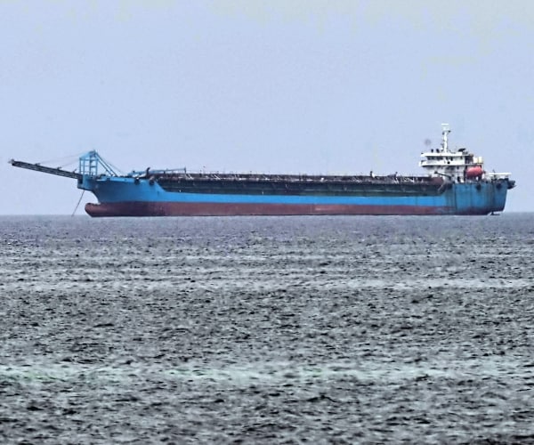 Hormuz Shutdown Stalls Oil Flow, Threatens Global Economy