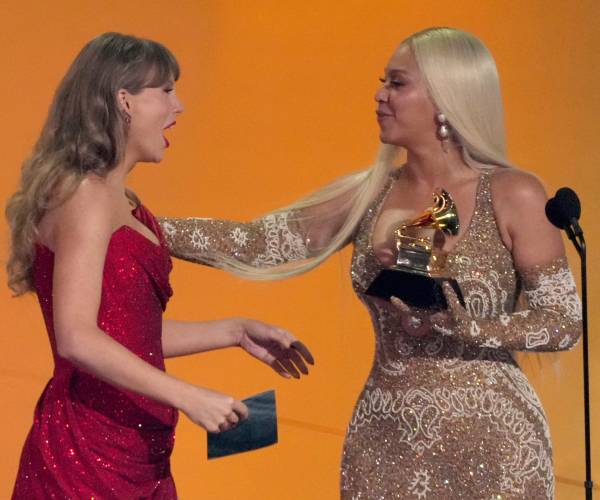 Beyonce Wins Grammy for Best Country Album