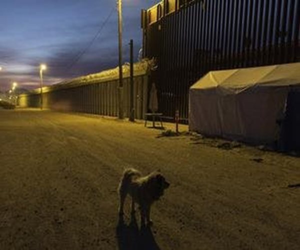 Active-Duty Troops Arriving in Texas, San Diego to Support Trump's Border Security Plans