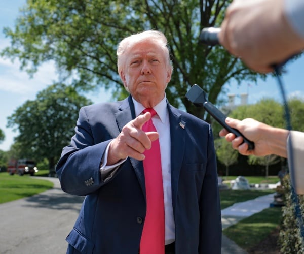 Trump to Schumer: Apologize to ICE, Border Patrol