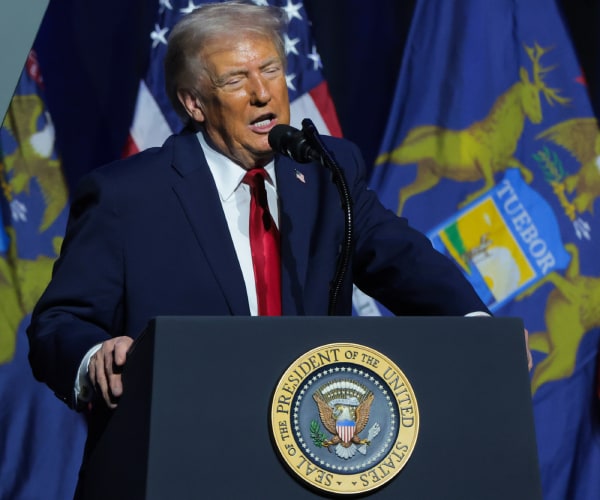 Trump Warns in Detroit: Fed Run by 'a Real Stiff'