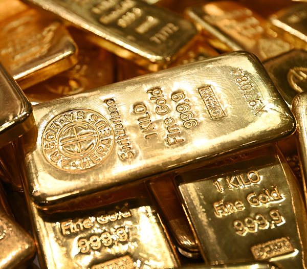 Gold Jumps to Record High Above $2‚200 on Dovish Fed