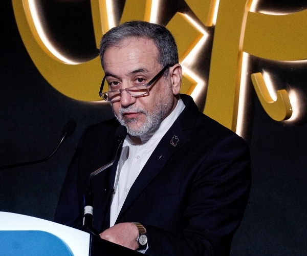 Iran Foreign Minister: Strait of Hormuz Open During Ceasefire