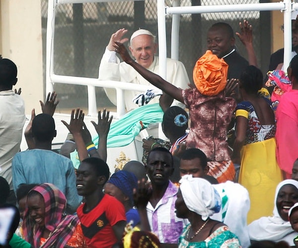 Pope Leo Pays Tribute to Pope Francis on Anniversary of His Death