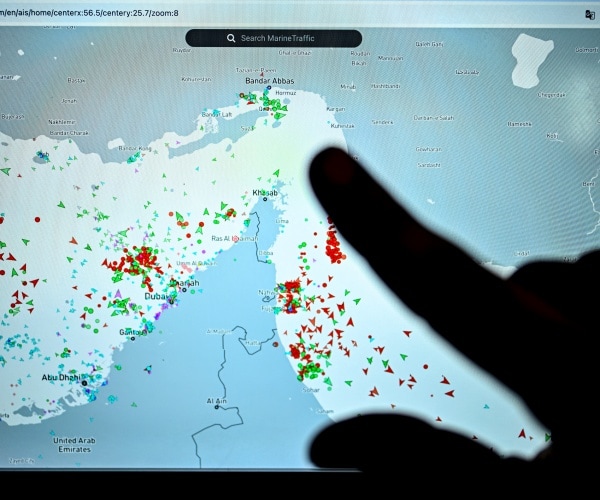 Shipping Firms Seek Clarifications Before Crossing Hormuz