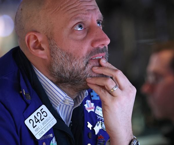 S&P, Nasdaq Fall as Soaring AI Budgets Trigger Flight