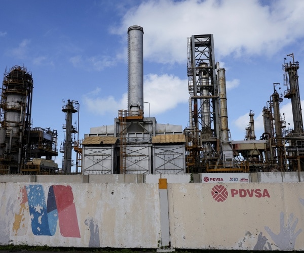 US Oil Executives Rush Back to Venezuela as Crude Prices Surge