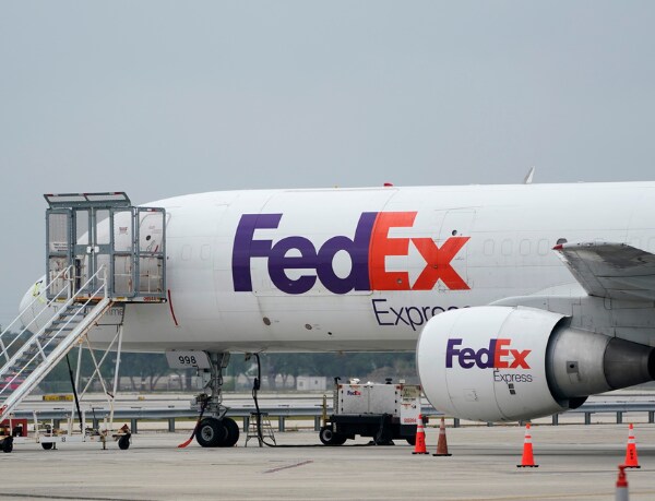 FedEx Customers Sue Firm for Tariff Refunds After Supreme Court Ruling