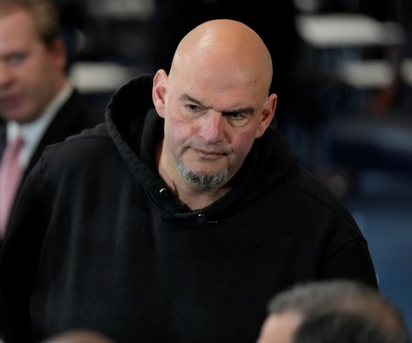Fetterman Wears Shorts, Sweatshirt to Trump's Inauguration
