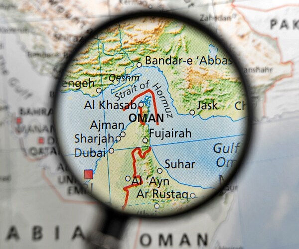 Trump Faces 3 Scenarios to End War as Hormuz Crisis Escalates