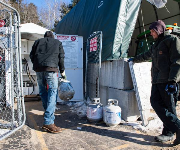 Trump OKs Emergency Aid as Massive Winter Storm Cancels Flights