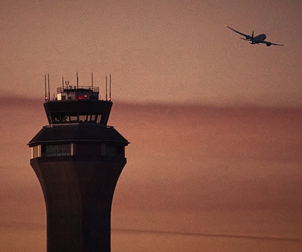 Alaska Airlines, FedEx Planes Nearly Collide at Newark Airport