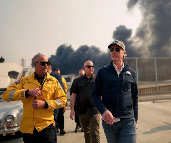 Woman Confronts Newsom About Lack of Water in Hydrants