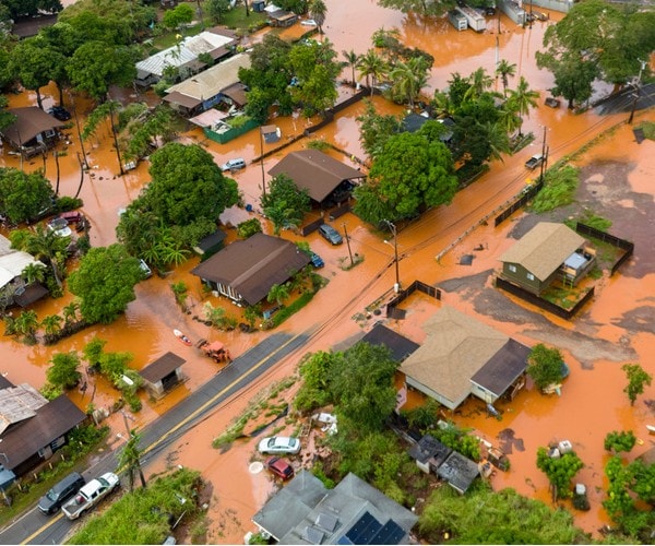 Historic Hawaii Floods Leave 2K People Without Power