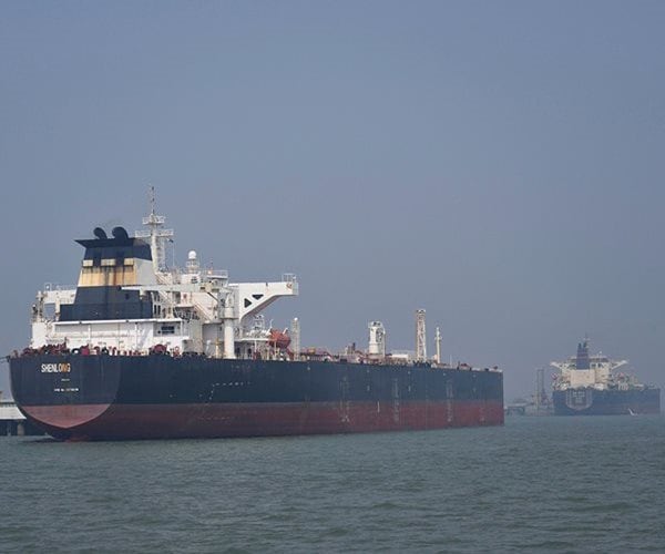 Key Oil Price Spikes Over $100 as Iranian Attacks Hit Shipping