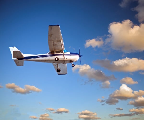 1 Dead After Small Plane Crashes Into Yard Near Tampa