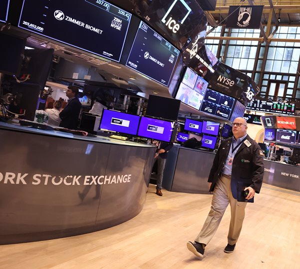 Wall Street Mixed Ahead of Economic Data; CPI in Focus