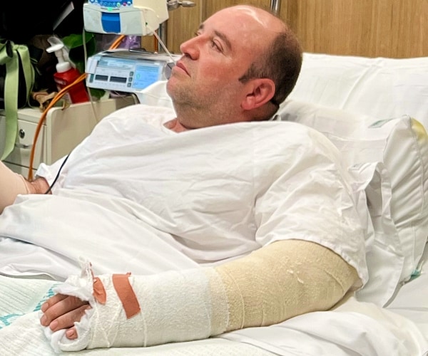 Australia's 'Bondi Hero' Handed $1.65M Collected From Fundraising