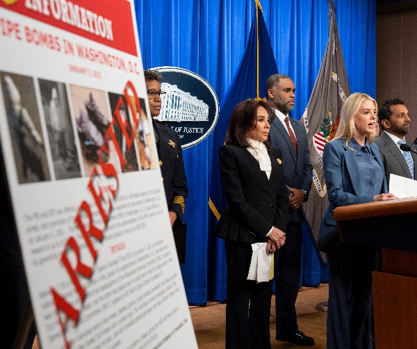 Pipe Bomb Suspect Seeks Trump Jan. 6 Pardon