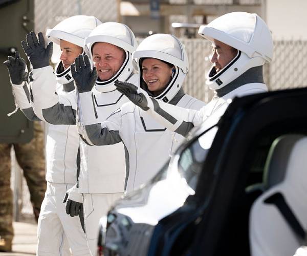 NASA, SpaceX Set Target Date for Crew-11's Return