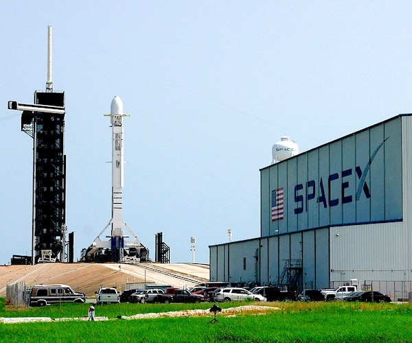 SpaceX Seeks FCC Approval for Solar-Powered Satellite Data Centers for AI