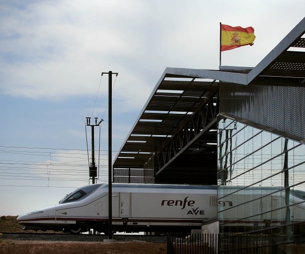 2 High-Speed Trains Derail in Spain, Killing 5