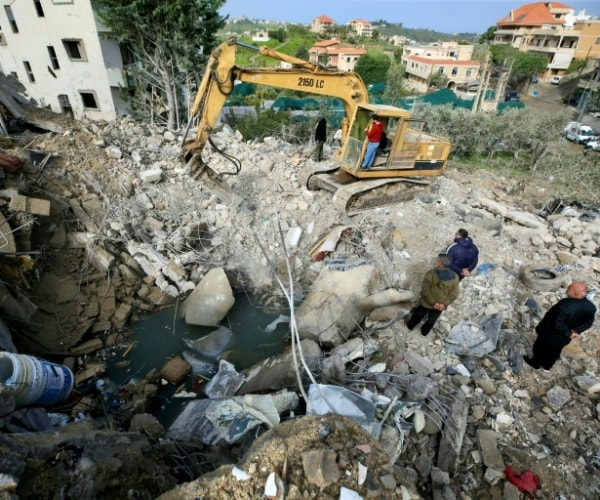 Israel Renews Lebanon Strikes, Forces Syria Border Crossing Closed