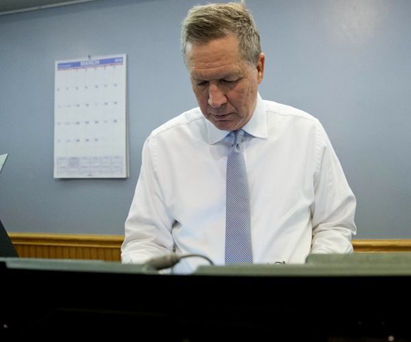 Voting-Kasich-AP_383290869690.jpg